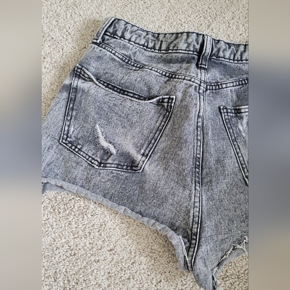 Wild Fable Distressed Shorts Size 10 - Picture 15 of 16
